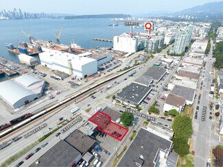Plus de détails pour 310 E Esplanade, North Vancouver, BC - Bureau à louer