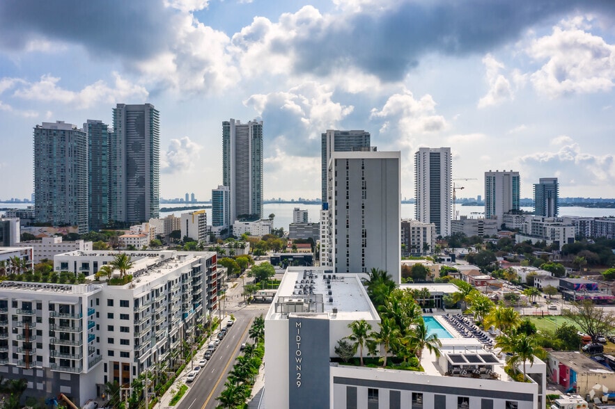 180 NE 29th St, Miami, FL à louer - Photo de l’immeuble – Image 3 sur 6