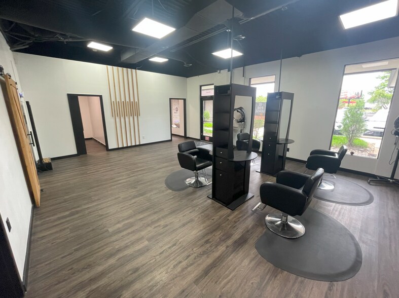 6320 Rucker Rd, Indianapolis, IN à louer - Photo de l’immeuble – Image 1 sur 9