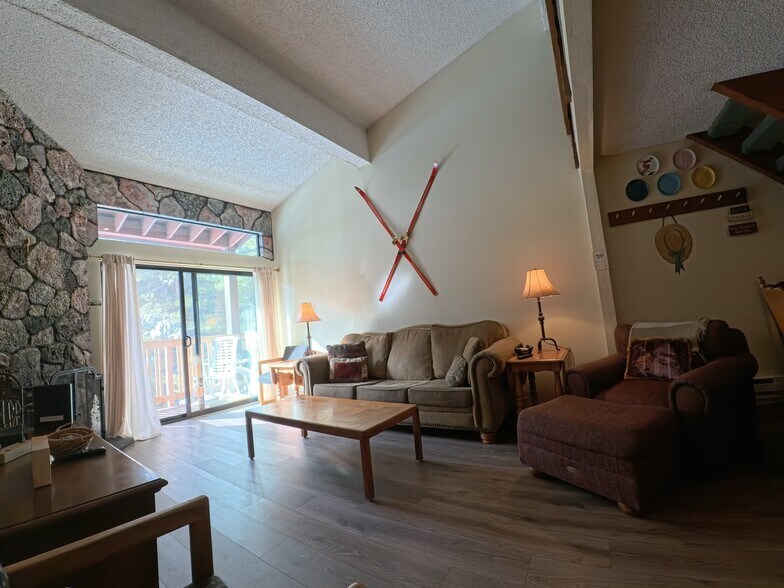 Eagle Summit Condo Collection portefeuille de 3 biens à vendre sur LoopNet.fr - Photo de l’immeuble – Image 3 sur 81
