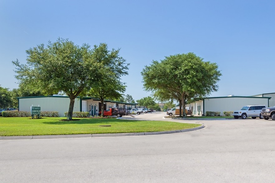 8802 Corporate Square Ct, Jacksonville, FL à louer - Photo principale – Image 1 sur 24