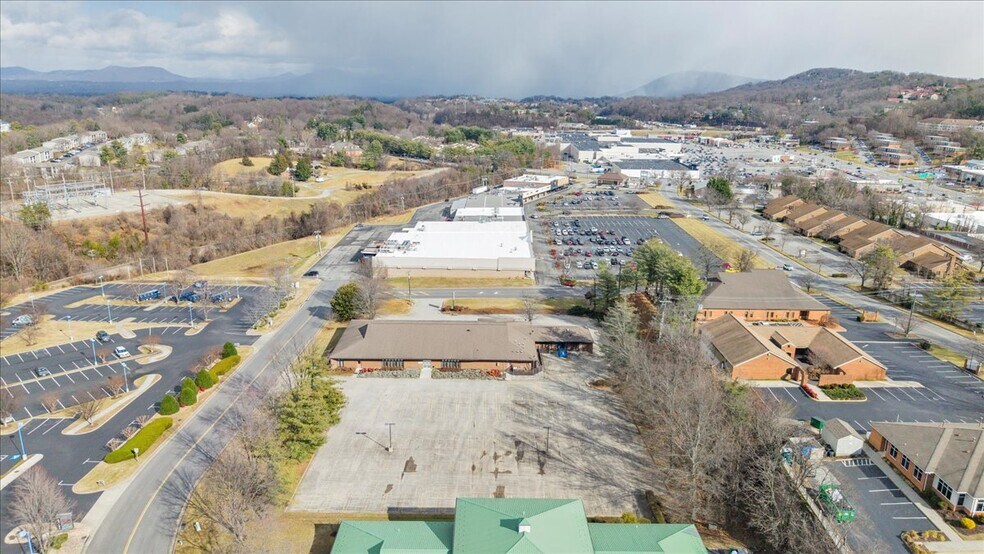 5461 Fallowater Ln, Roanoke, VA à louer - Photo de l’immeuble – Image 3 sur 3