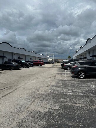 Plus de détails pour 470 Ansin Blvd, Hallandale Beach, FL - Industriel/Logistique à louer