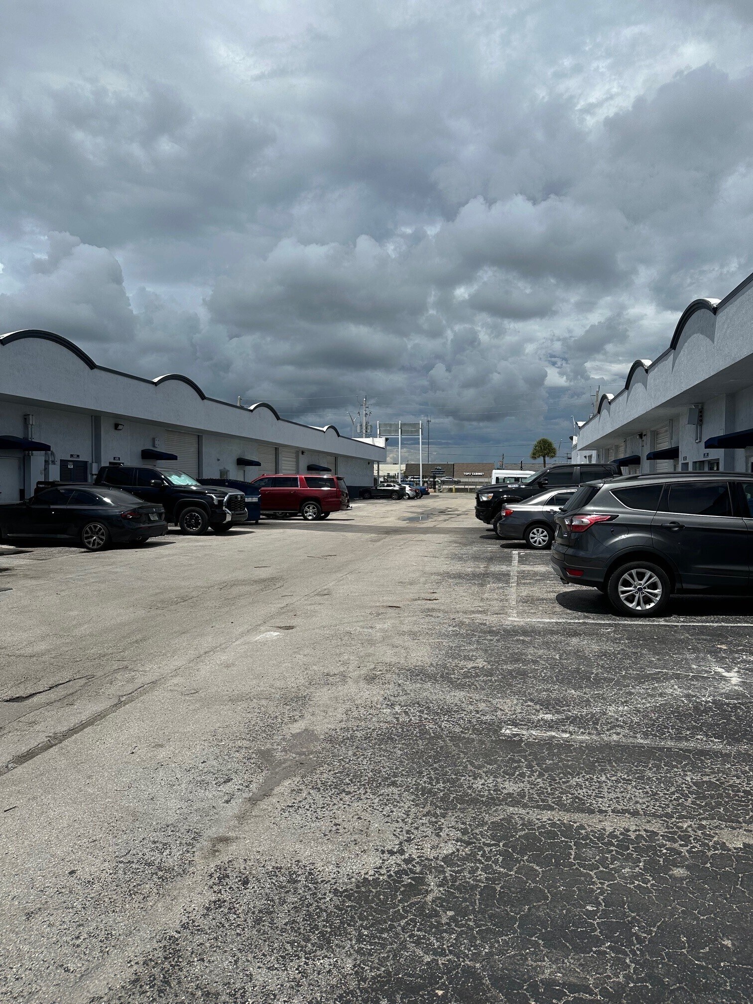 470 Ansin Blvd, Hallandale Beach, FL à louer Photo de l’immeuble– Image 1 sur 28