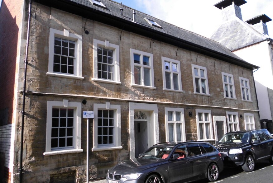 66 Cricklade St, Cirencester à louer - Photo de l’immeuble – Image 1 sur 2