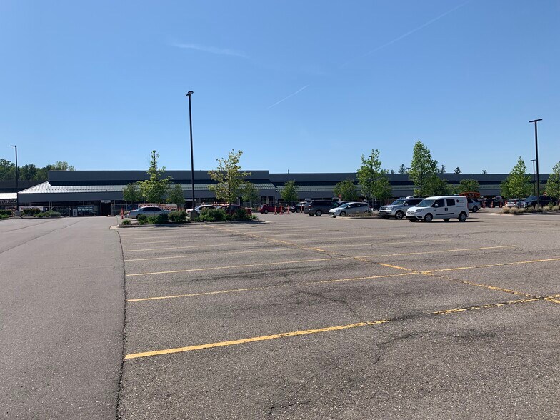 2439-2471 W Stadium Blvd, Ann Arbor, MI à louer - Photo de l’immeuble – Image 2 sur 4
