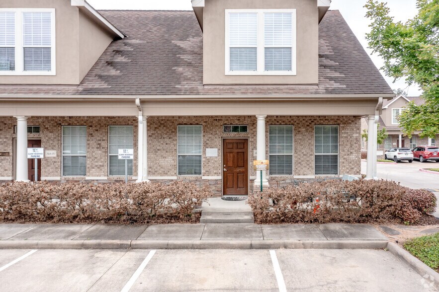25511 Budde Rd, The Woodlands, TX à louer - Photo de l’immeuble – Image 3 sur 20