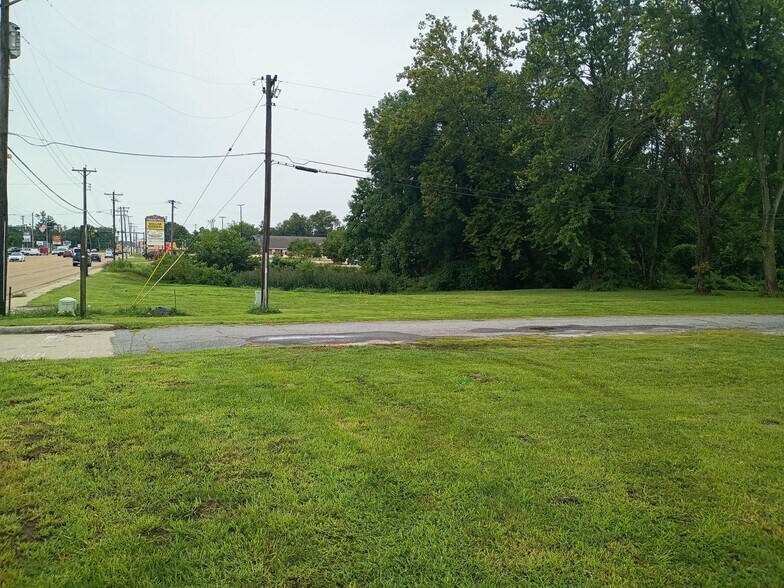 5305 N Illinois St, Fairview Heights, IL à louer - Photo de l’immeuble – Image 3 sur 4