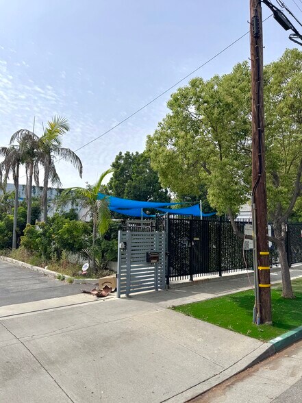 72 W Bellevue Dr, Pasadena, CA à vendre - Photo de l’immeuble – Image 3 sur 9
