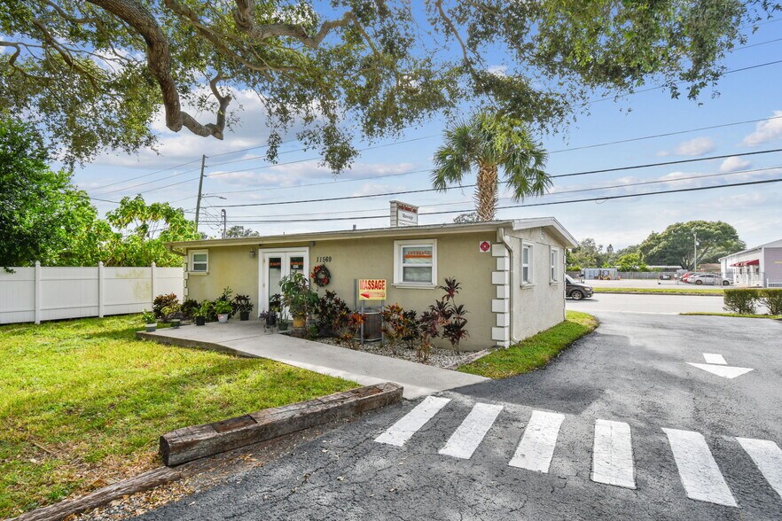 11569 Seminole Blvd, Largo, FL à vendre - Photo principale – Image 1 sur 3