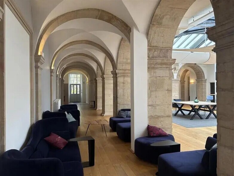 Bureau dans Dijon à louer - Photo de l’immeuble – Image 3 sur 15