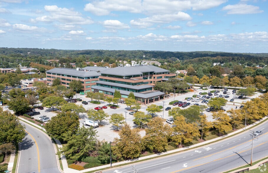 21 Crossroads Dr, Owings Mills, MD à louer - Photo de l’immeuble – Image 1 sur 4