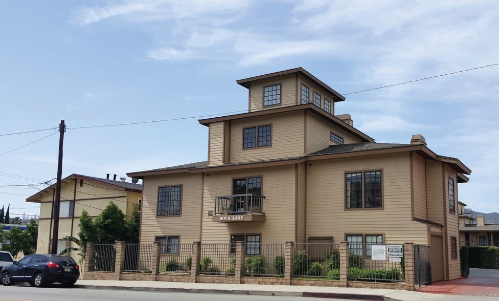 215 W Alameda Ave, Burbank, CA à louer - Photo de l’immeuble – Image 2 sur 3