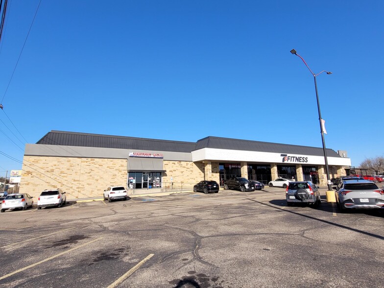 2327 S 57th St, Temple, TX à louer - Photo de l’immeuble – Image 1 sur 9