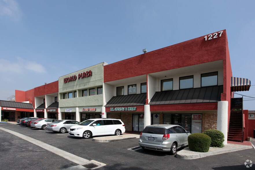 1227 W Valley Blvd, Alhambra, CA à louer - Photo de l’immeuble – Image 2 sur 4