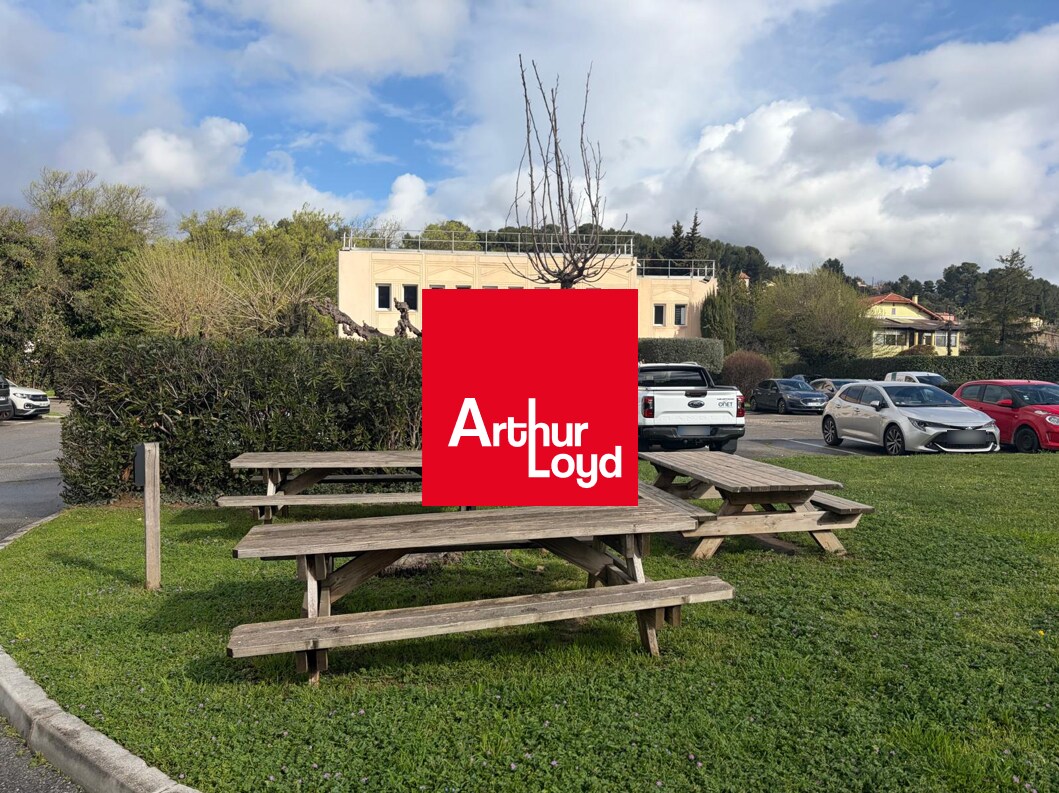 2036 Chemin De Saint Lambert, La Penne-sur-Huveaune à louer Photo de l’immeuble– Image 1 sur 6