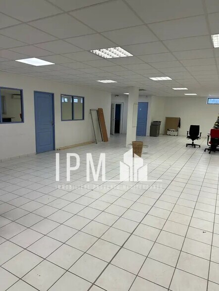 Bureau dans Martigues à louer - Photo de l’immeuble – Image 1 sur 5