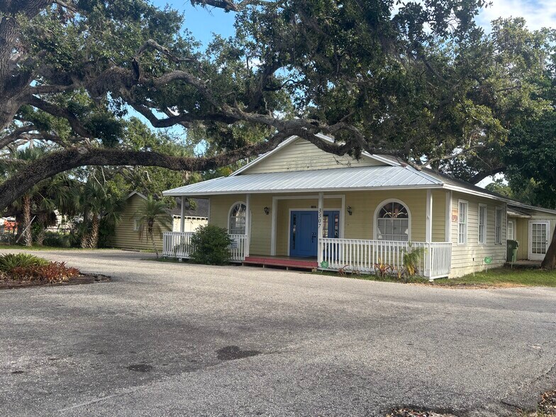 3307 Manatee Ave, Bradenton, FL à vendre - Photo de l’immeuble – Image 2 sur 16