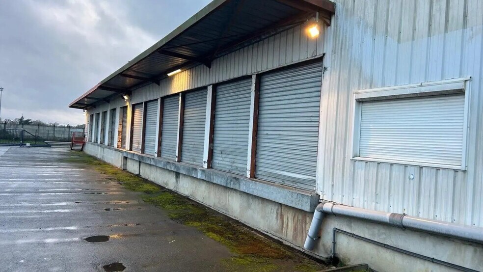 Local d’activités dans Vern-sur-Seiche à louer - Photo de l’immeuble – Image 1 sur 8