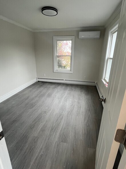 201 Hallock Ave, Port Jefferson Station, NY à vendre - Photo de l’immeuble – Image 3 sur 11