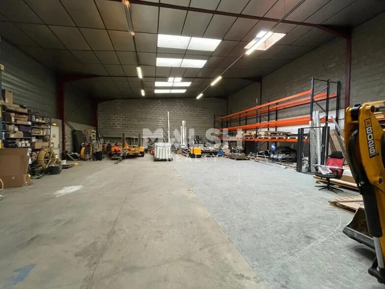 Bureau dans Chassieu à louer - Photo de l’immeuble – Image 2 sur 7