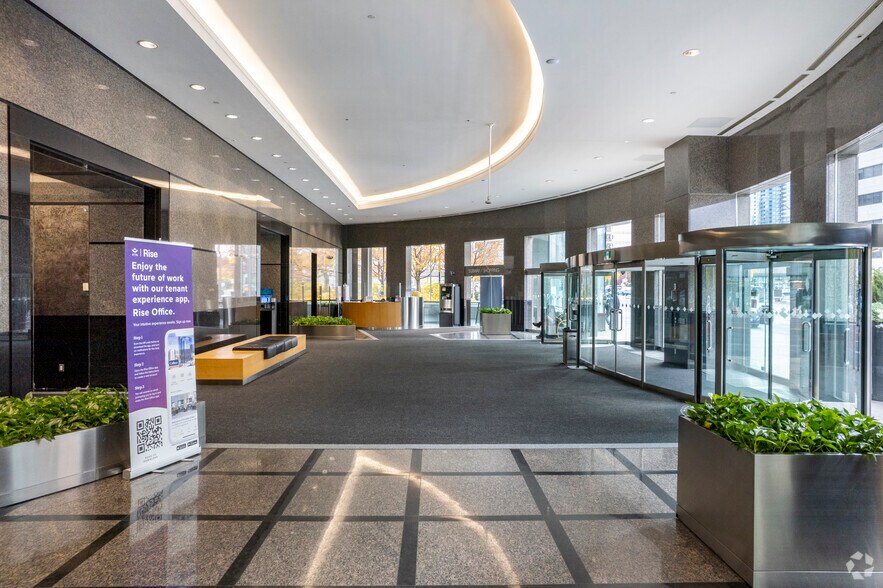 5775 Yonge St, Toronto, ON à louer - Hall d’entrée – Image 3 sur 4