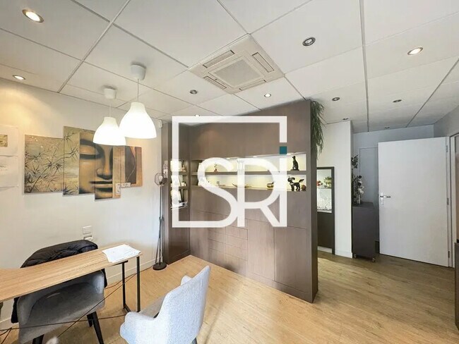 Plus de détails pour Local commercial à louer