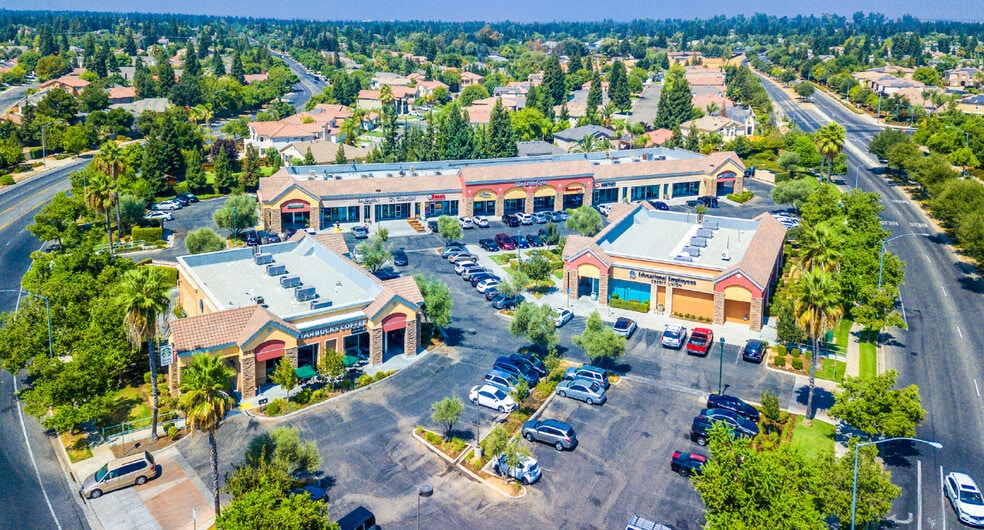 9505-9525 N Sommerville Dr, Fresno, CA à louer - Aérien – Image 1 sur 2