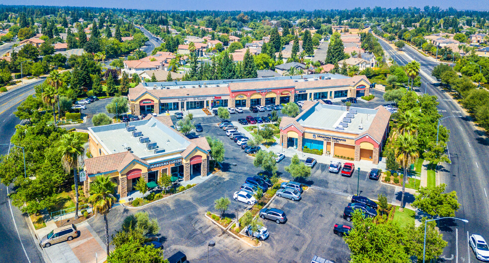 9505-9525 N Sommerville Dr, Fresno, CA à louer - Aérien – Image 1 sur 2