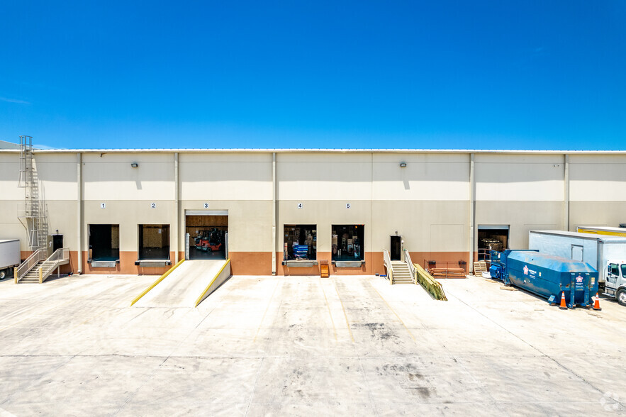 5410 Dietrich Rd, San Antonio, TX à louer - Photo de l’immeuble – Image 2 sur 5