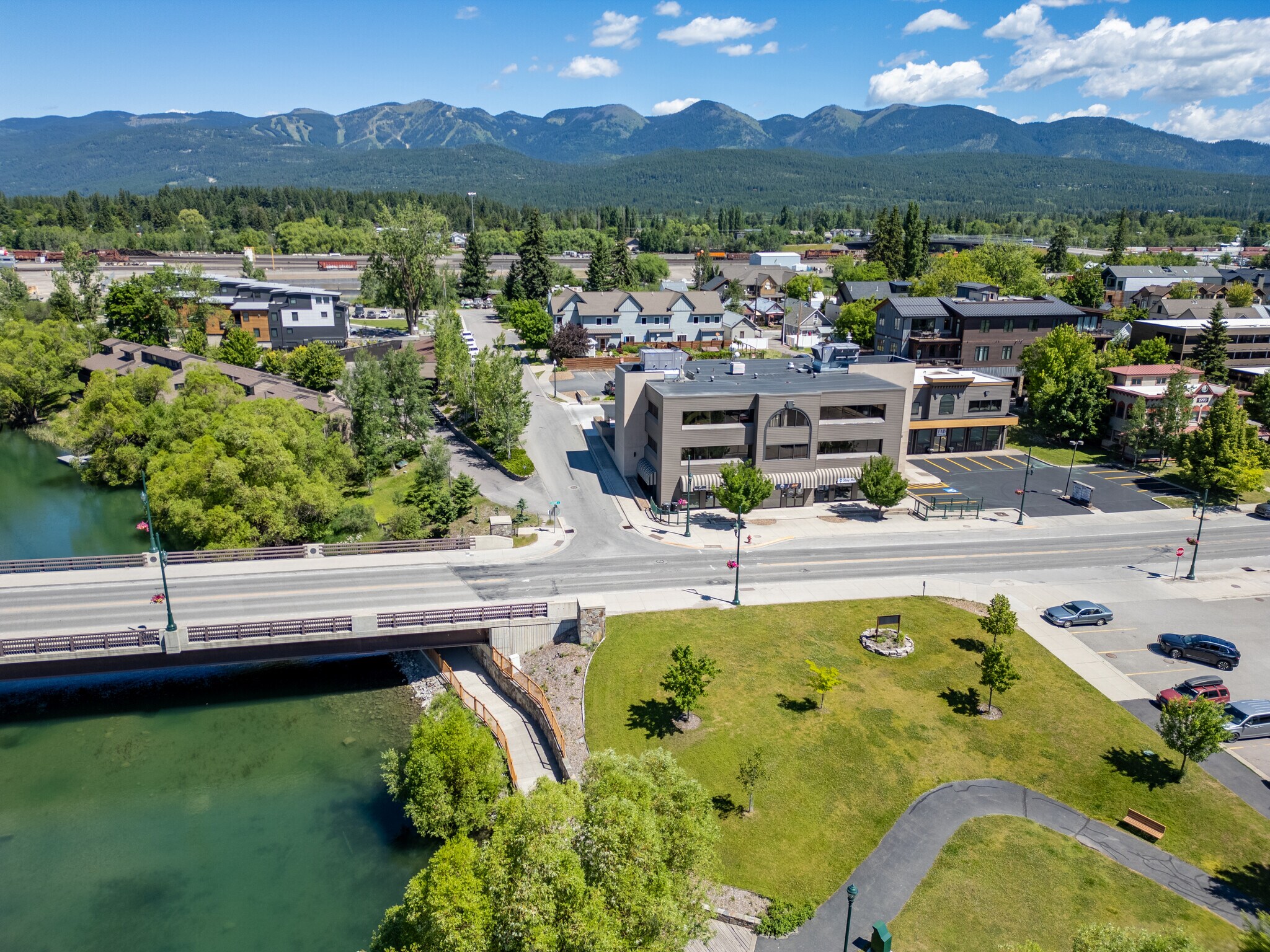 100 2nd St E, Whitefish, MT à vendre Photo de l’immeuble– Image 1 sur 38