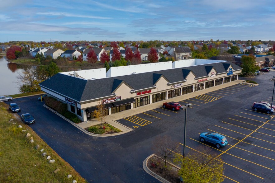 2460 S Eola Rd, Aurora, IL à louer - Photo de l’immeuble – Image 1 sur 6