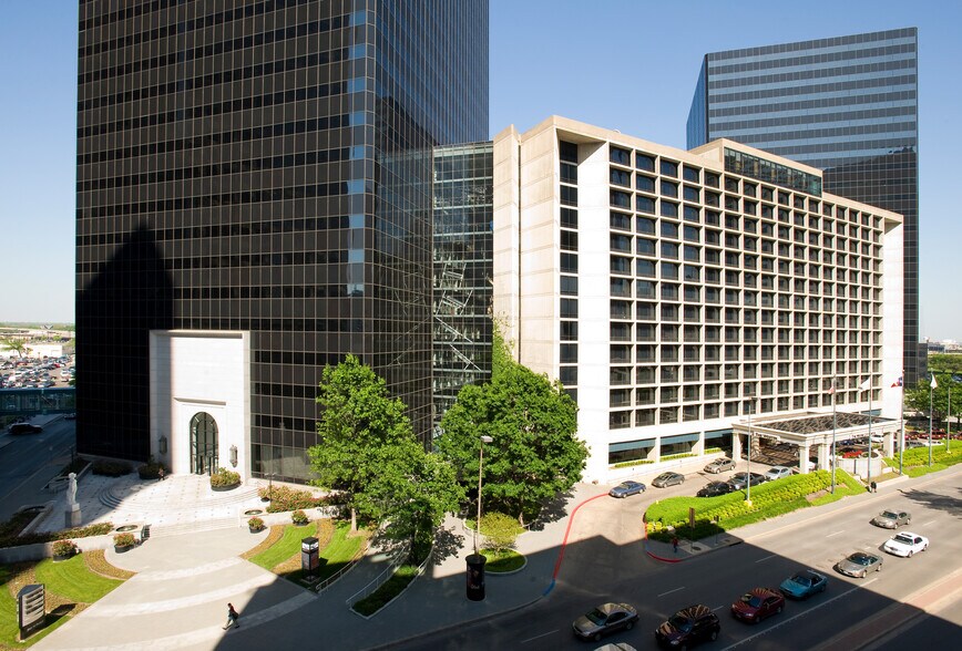 700 N Pearl St, Dallas, TX à louer - Photo de l’immeuble – Image 1 sur 9