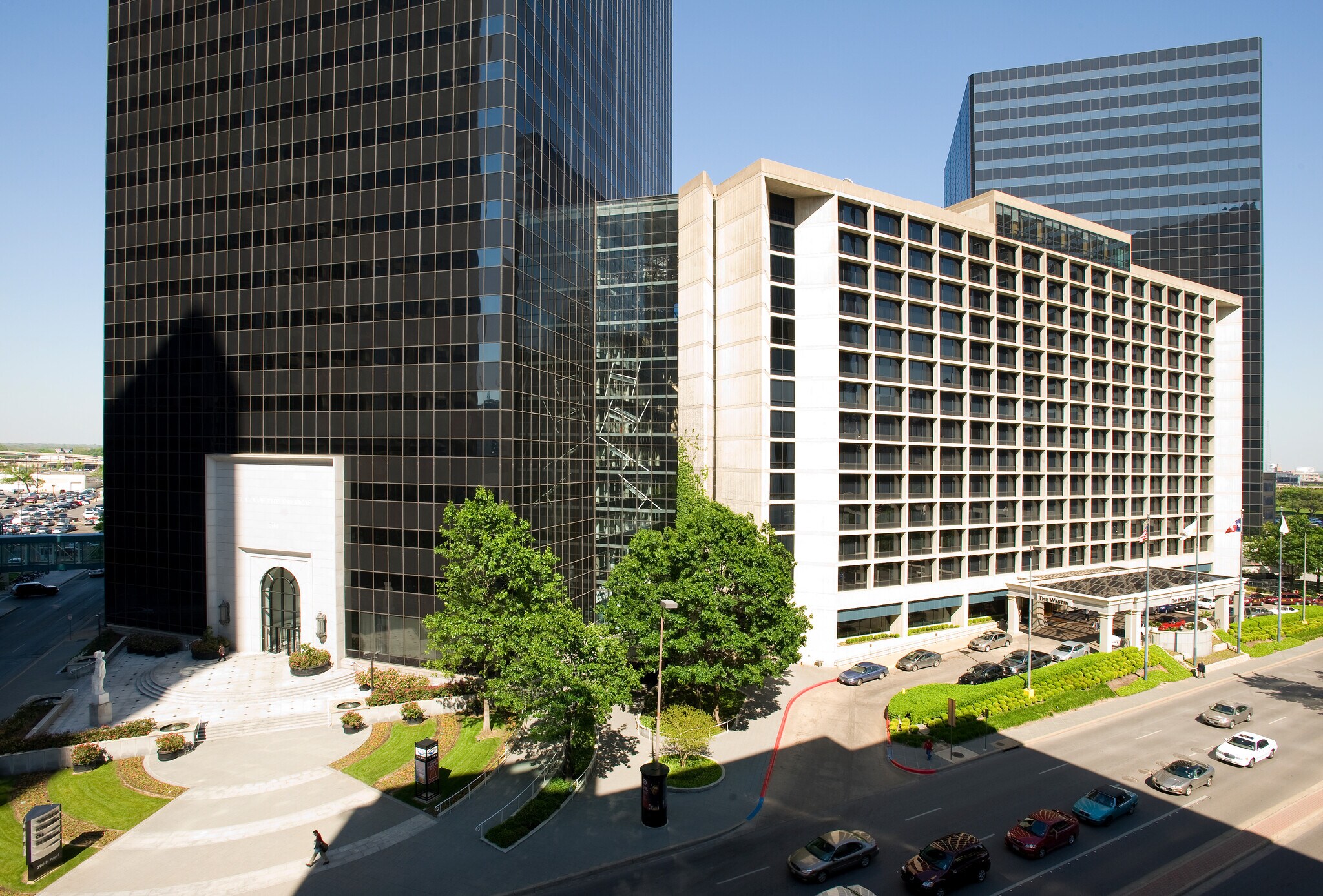 700 N Pearl St, Dallas, TX à louer Photo de l’immeuble– Image 1 sur 10