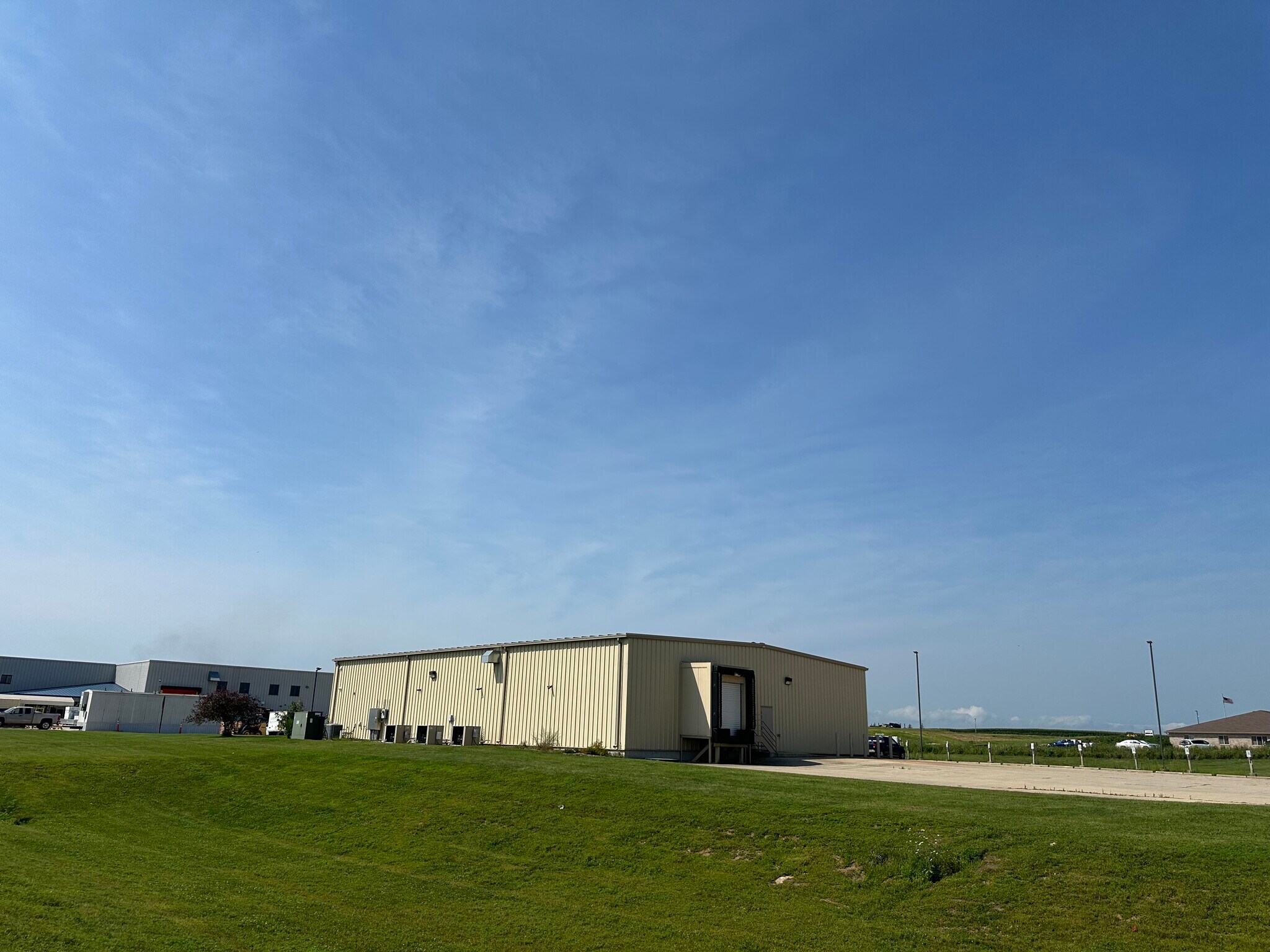100 N Industrial Pky, West Union, IA à vendre Photo de l’immeuble– Image 1 sur 6