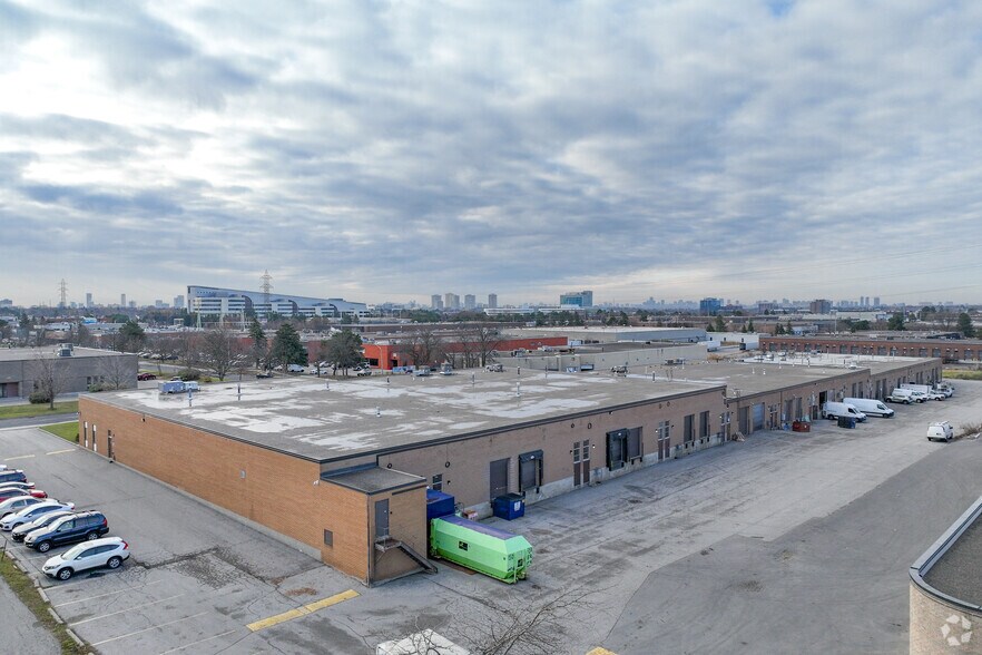 150 Ferrier St, Markham, ON à louer - Photo de l’immeuble – Image 2 sur 4