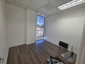 5352 Laurel Canyon Blvd, North Hollywood, CA à louer Photo intérieure– Image 2 sur 7