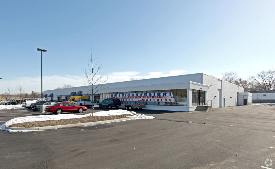 5055 E Main St, Columbus, OH à louer - Photo de l’immeuble – Image 3 sur 16