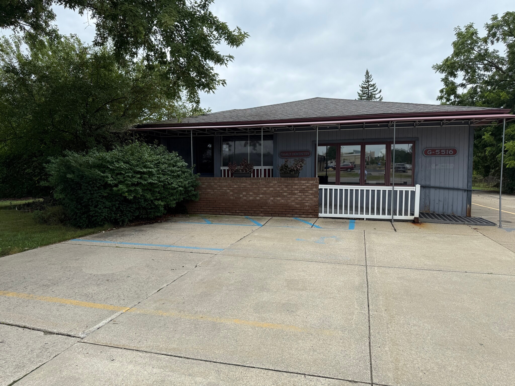 5516 Torrey Rd, Flint, MI à vendre Photo de l’immeuble– Image 1 sur 20