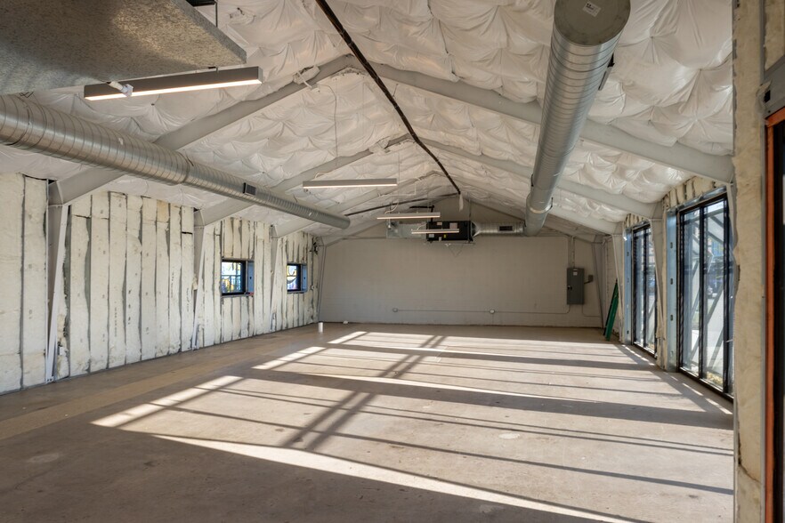211 N Elm St, Arlington, TX à louer - Photo de l’immeuble – Image 2 sur 6