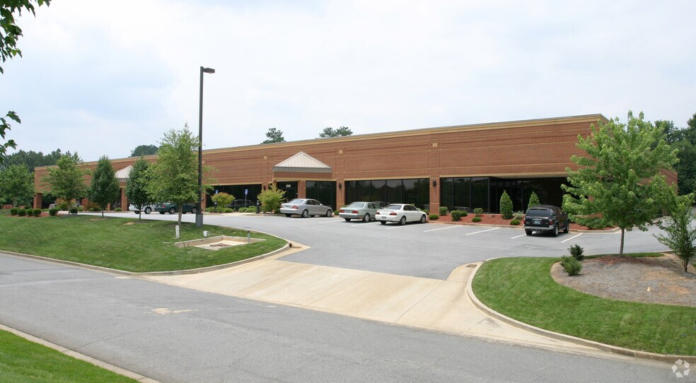 1705 Enterprise Way, Marietta, GA à louer - Photo de l’immeuble – Image 2 sur 5