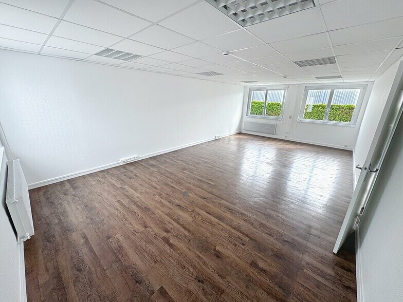 Bureau dans Reims à louer - Photo de l’immeuble – Image 2 sur 11