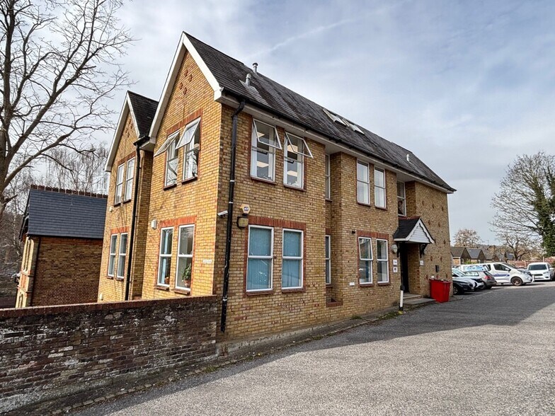 Hughenden Rd, High Wycombe à louer - Photo de l’immeuble – Image 2 sur 2