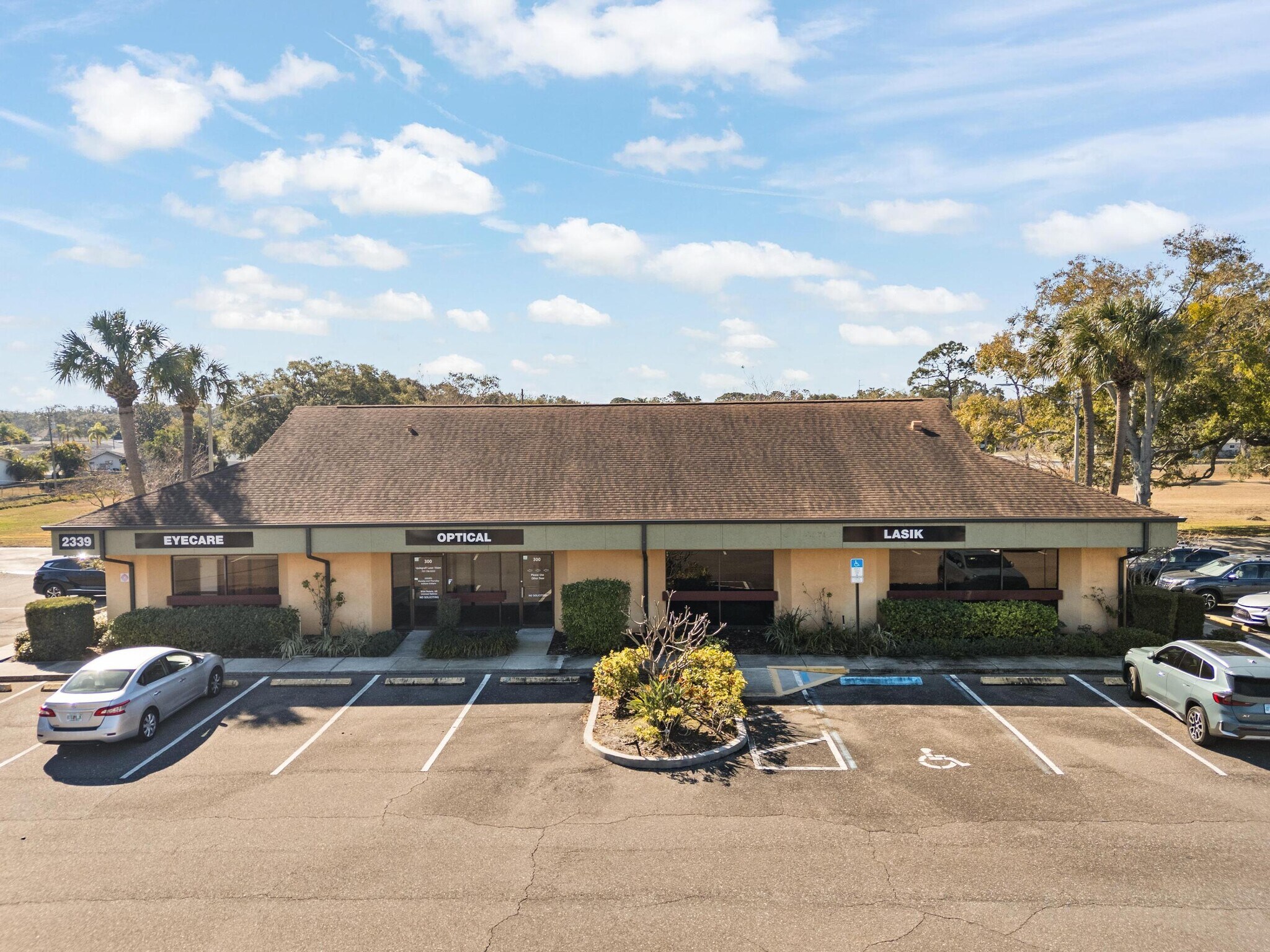 2339 Sunset Point Rd, Clearwater, FL à louer Photo principale– Image 1 sur 52