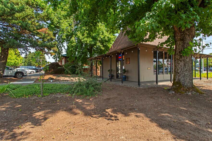 15390 SW 116th Ave, Portland, OR à vendre - Photo de l’immeuble – Image 3 sur 33
