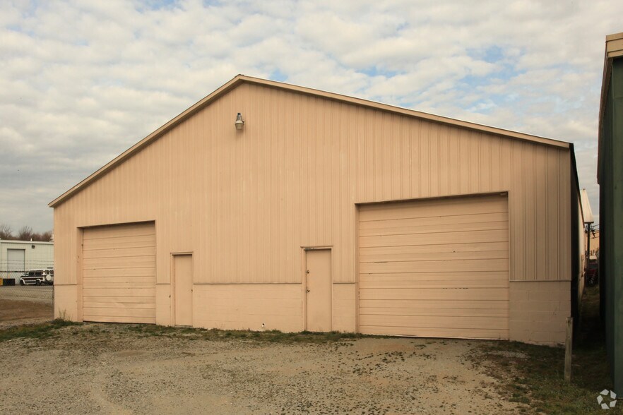 1504 Petunia Ave, Louisville, KY à louer - Photo de l’immeuble – Image 2 sur 10