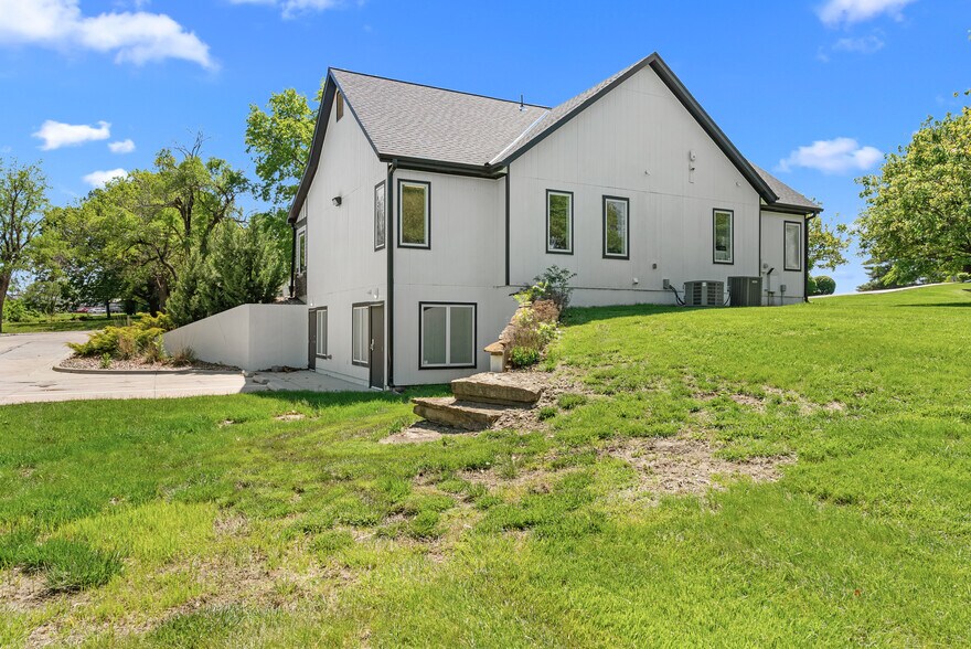10800 E 77th Ter, Raytown, MO à vendre - Photo de l’immeuble – Image 2 sur 12