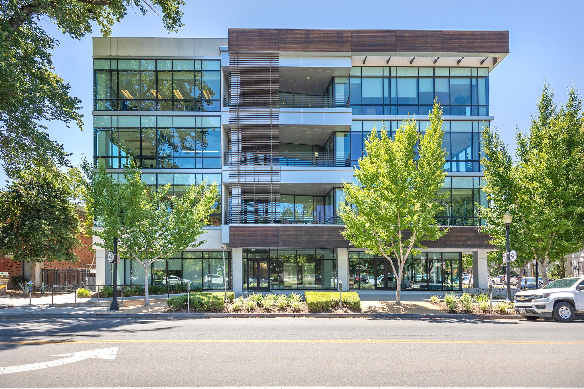 2600 Capitol Ave, Sacramento, CA à louer Photo de l’immeuble– Image 1 sur 13