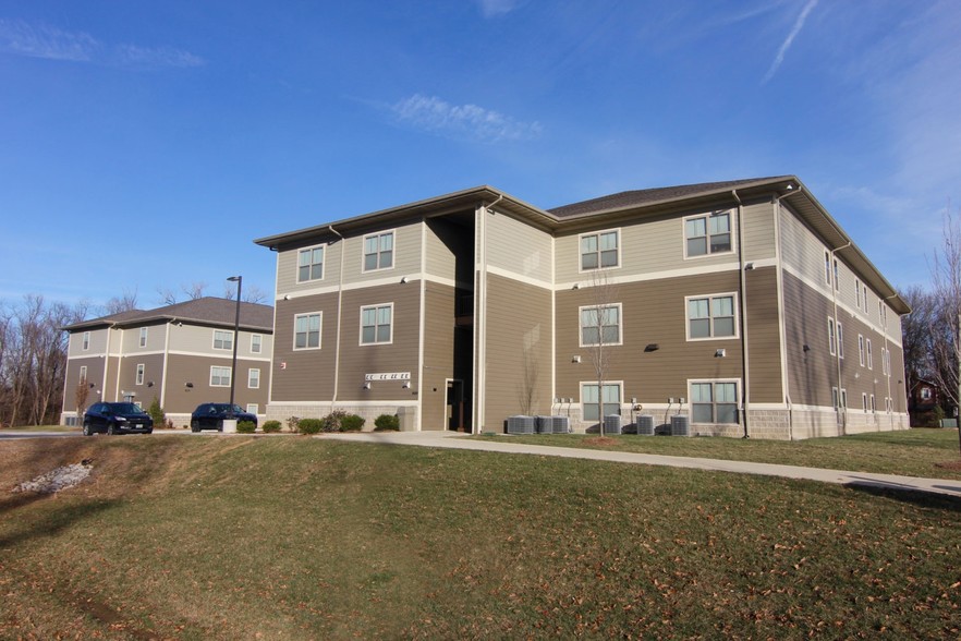 820 Elm St, Godfrey, IL à vendre - Photo principale – Image 1 sur 1