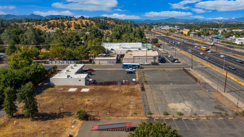 4530 Westside Rd, Redding, CA à vendre - Aérien – Image 1 sur 15